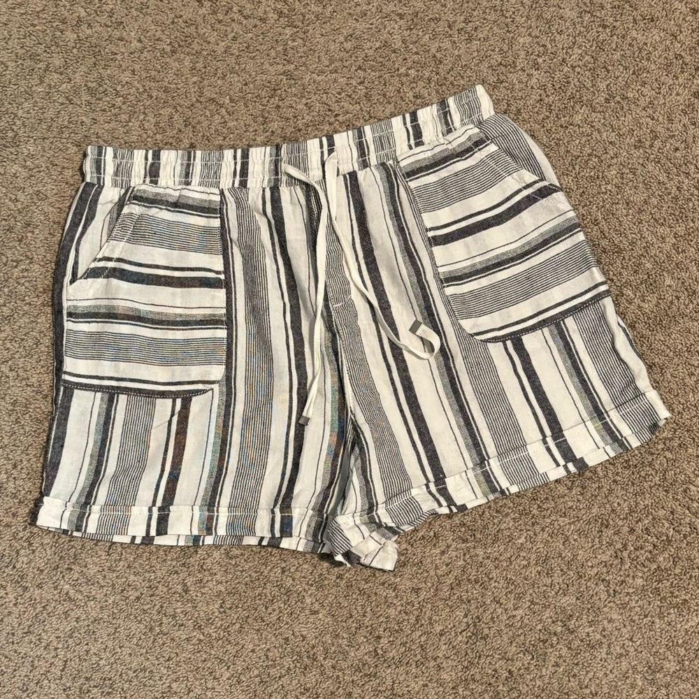 BUNDLE!!! Capri pant and short, both Time and Tru brand. Size large.
